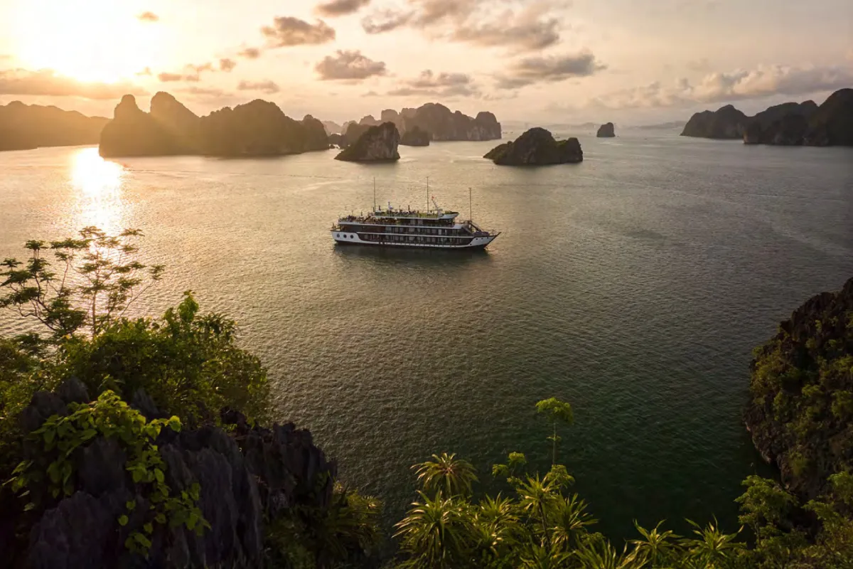 Cruise Through the UNESCO Heritage Bay