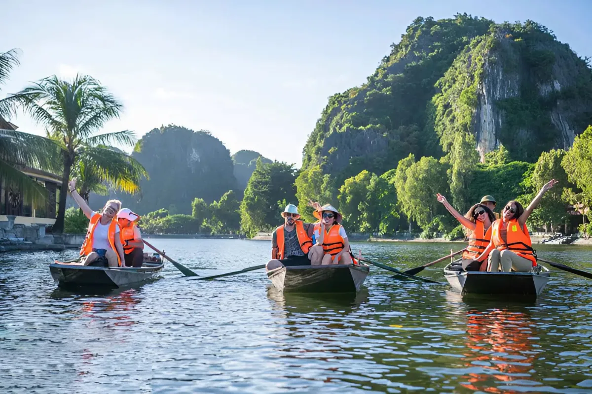 Ride the Tam Coc Rowboat