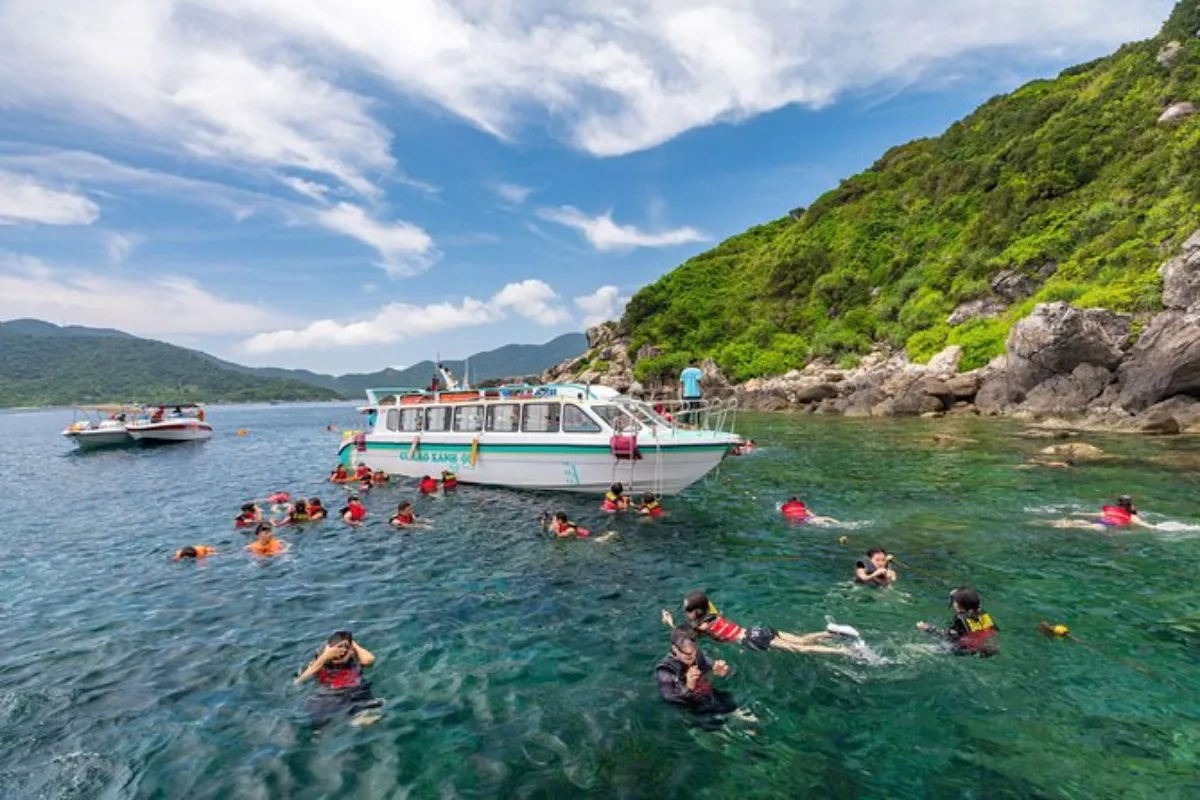 Go Island-Hopping to Cham Islands