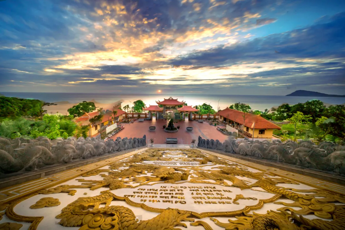 Visit Ho Quoc Pagoda