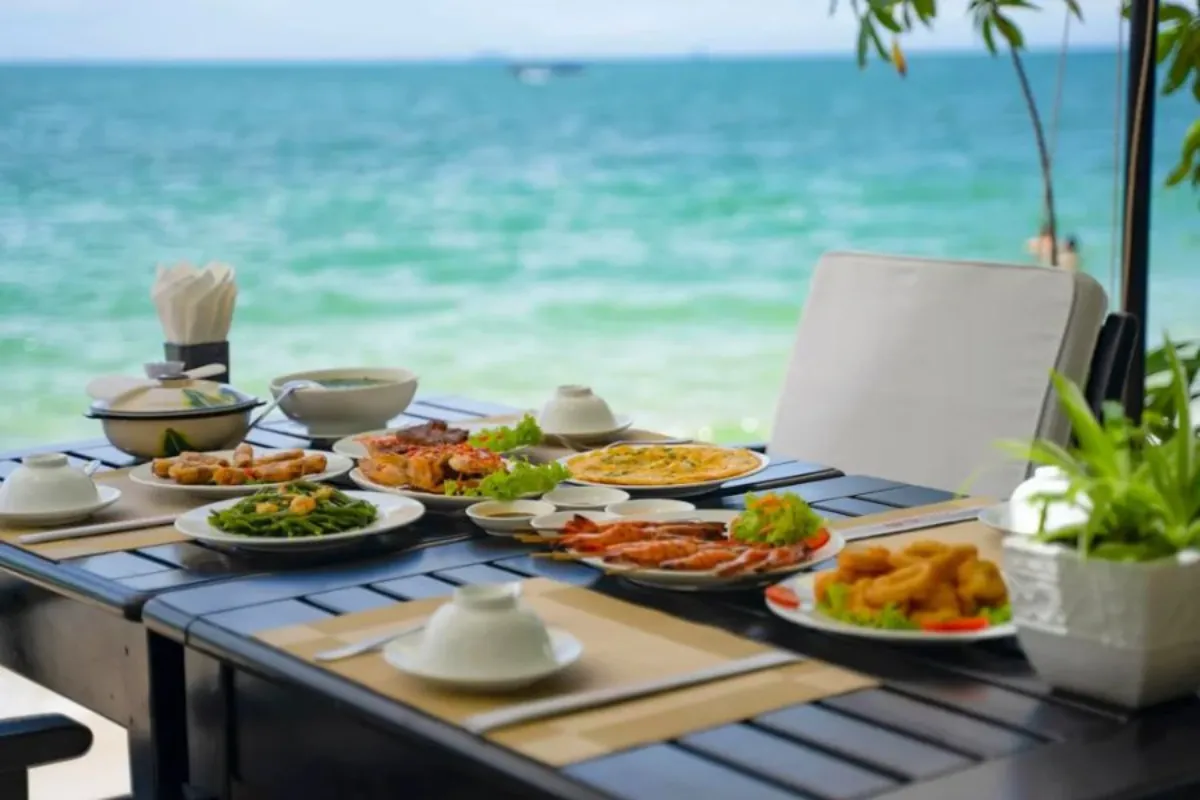 Enjoy Fresh Seafood by the Beach