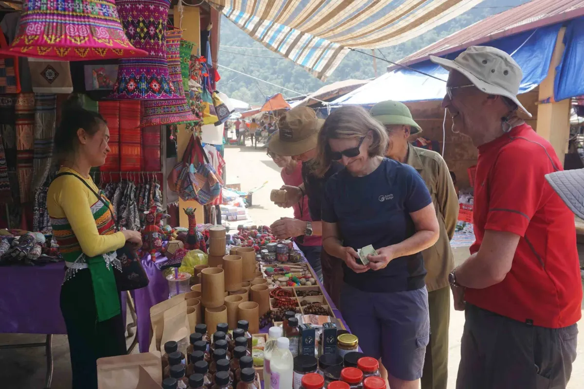 Visit Pho Doan Market