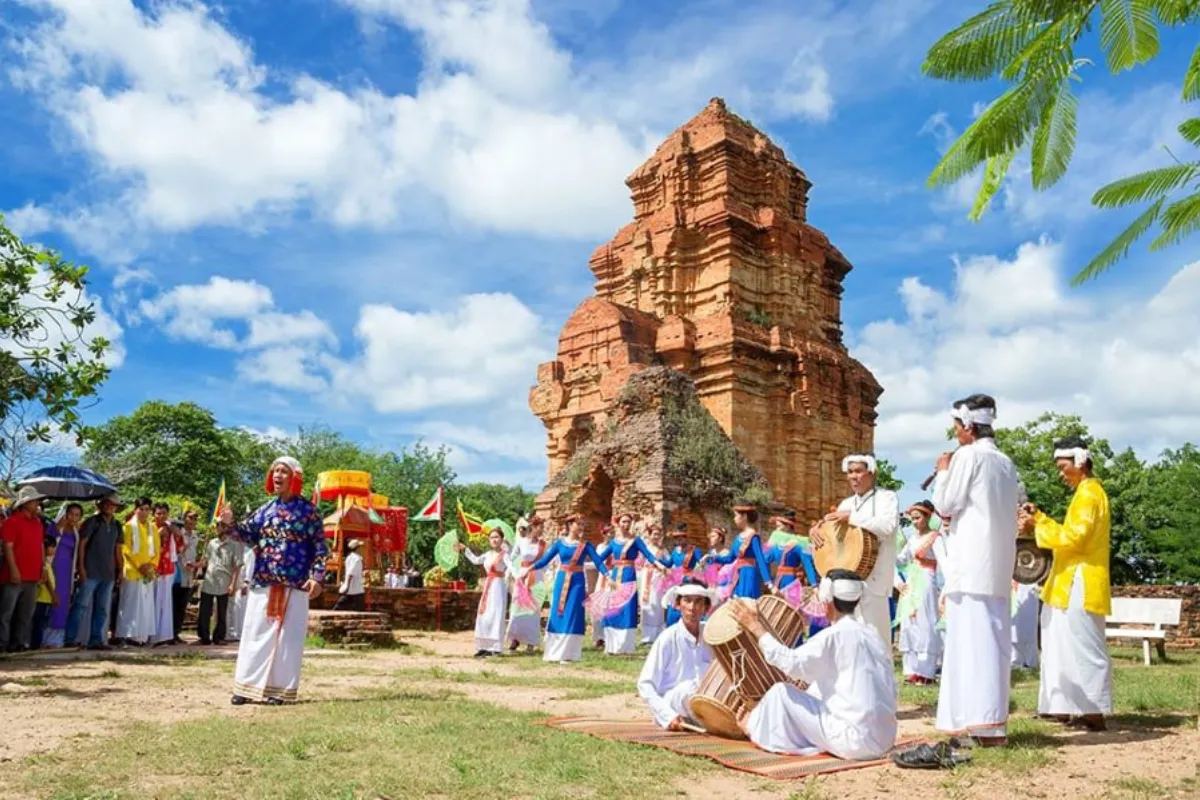 Visit Po Shanu Cham Towers